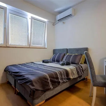 Апартаменти Fenix Flat *