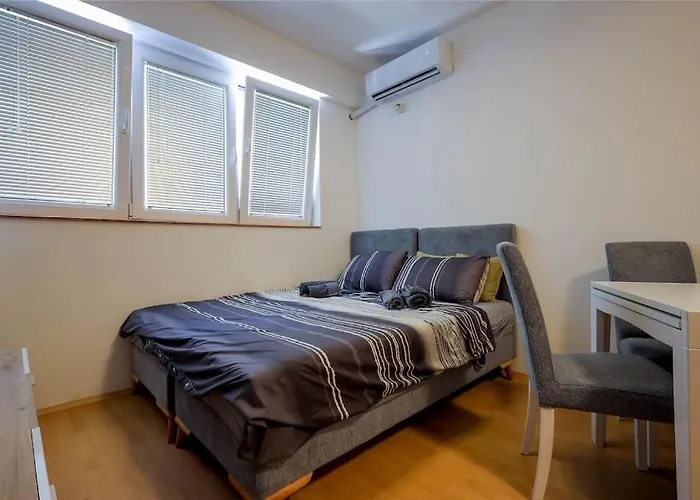 Апартаменти Fenix Flat *